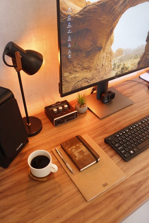How to Create a Cozy and Productive Home Office Space
